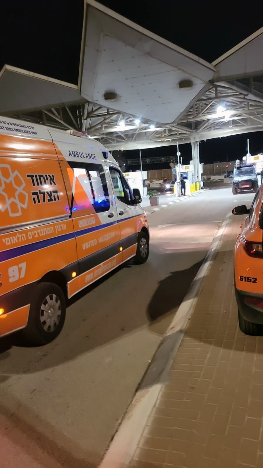 מערכת "אחלה ניוז" עם הדיווח הבא צילום: דוברות איחוד הצלה
