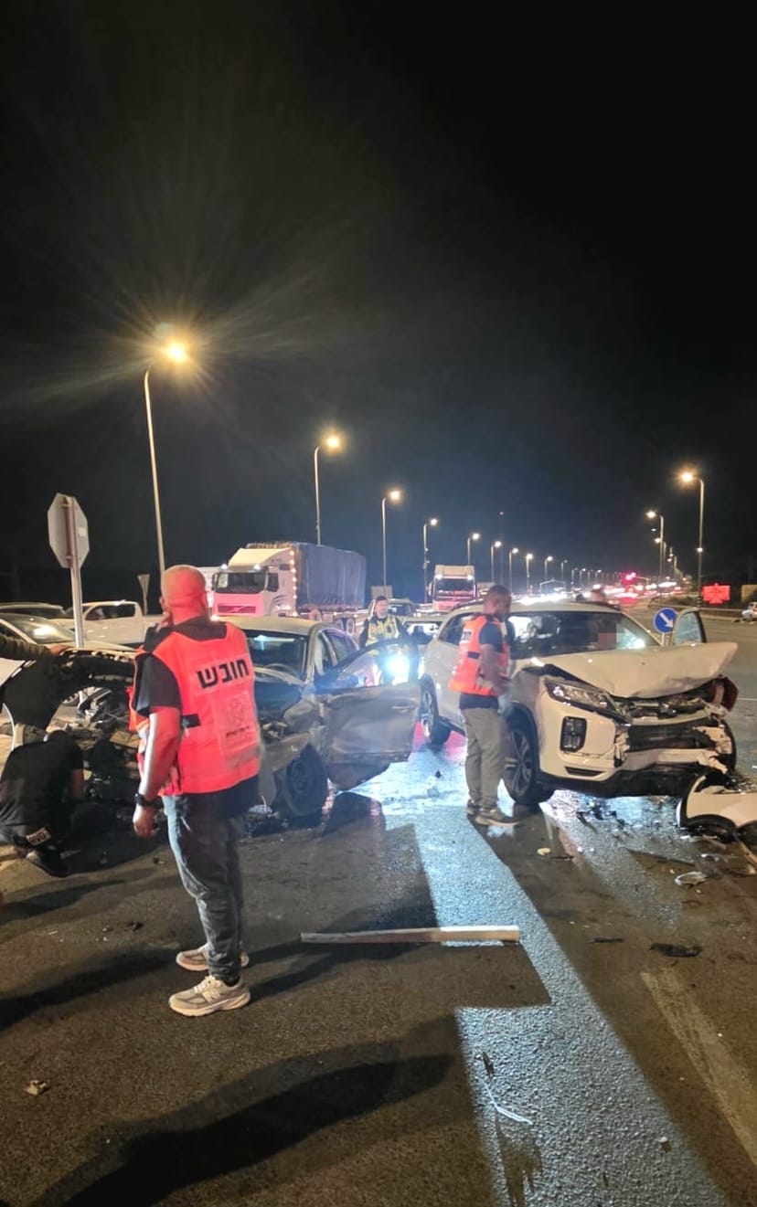 מערכת "אחלה ניוז" עם הדיווח הבא צילום: דוברות איחוד הצלה