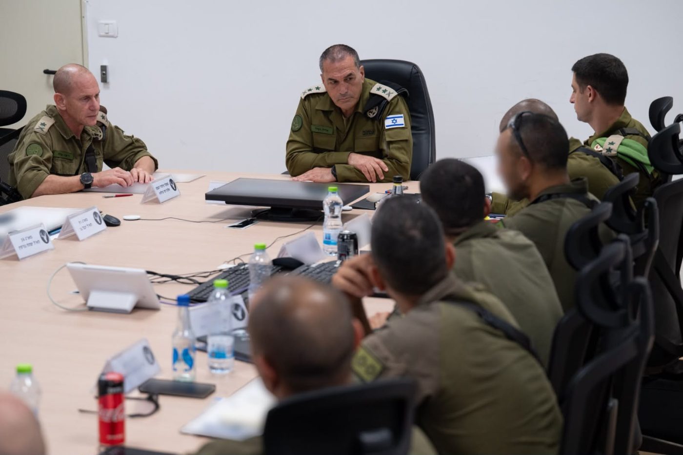 מערכת "אחלה ניוז" עם הדיווח הבא צילום: דובר צה"ל
