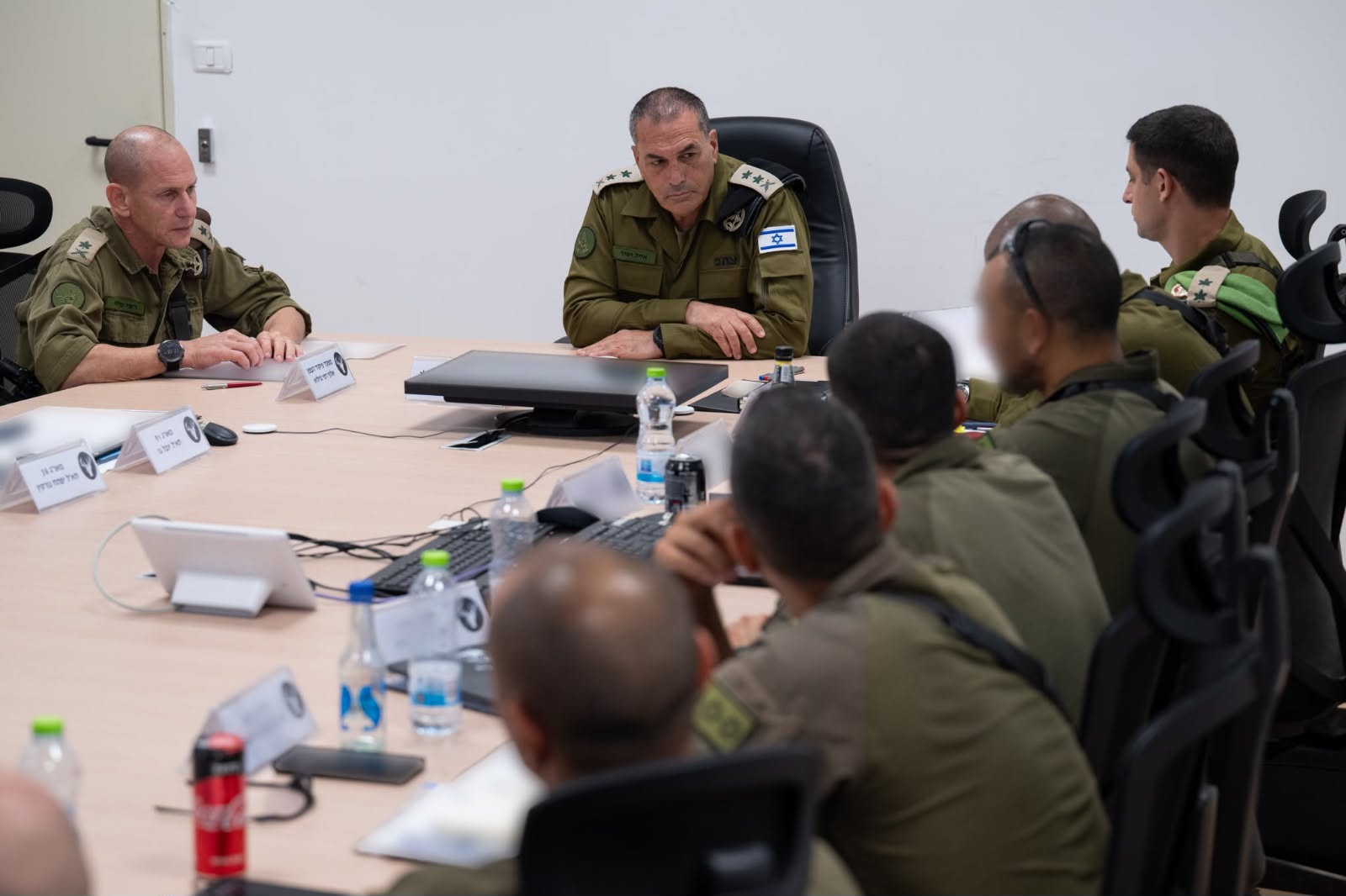 מערכת "אחלה ניוז" עם הדיווח הבא צילום: דובר צה"ל