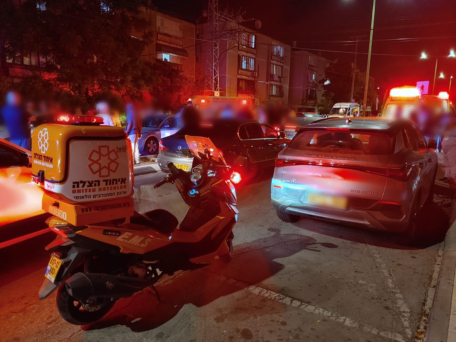 מערכת "אחלה ניוז" עם הדיווח הבא צילום: דוברות איחוד הצלה