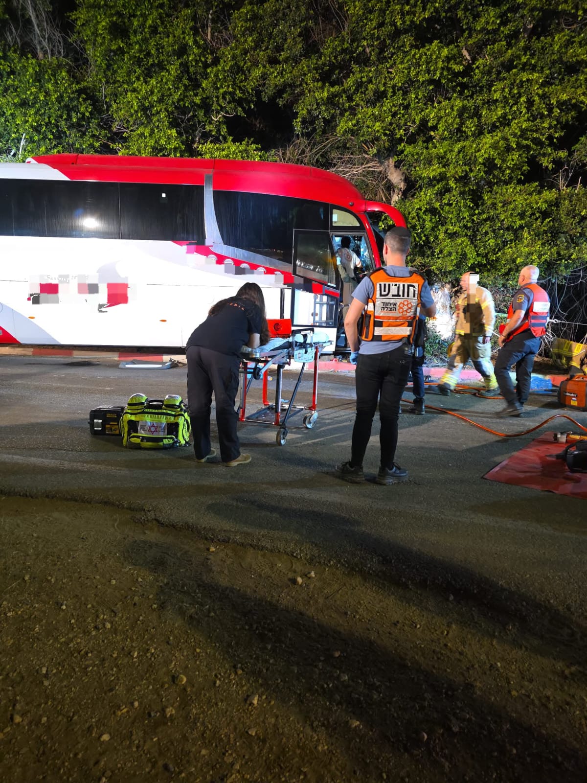מערכת "אחלה ניוז" עם הדיווח הבא צילום: דוברות איחוד הצלה