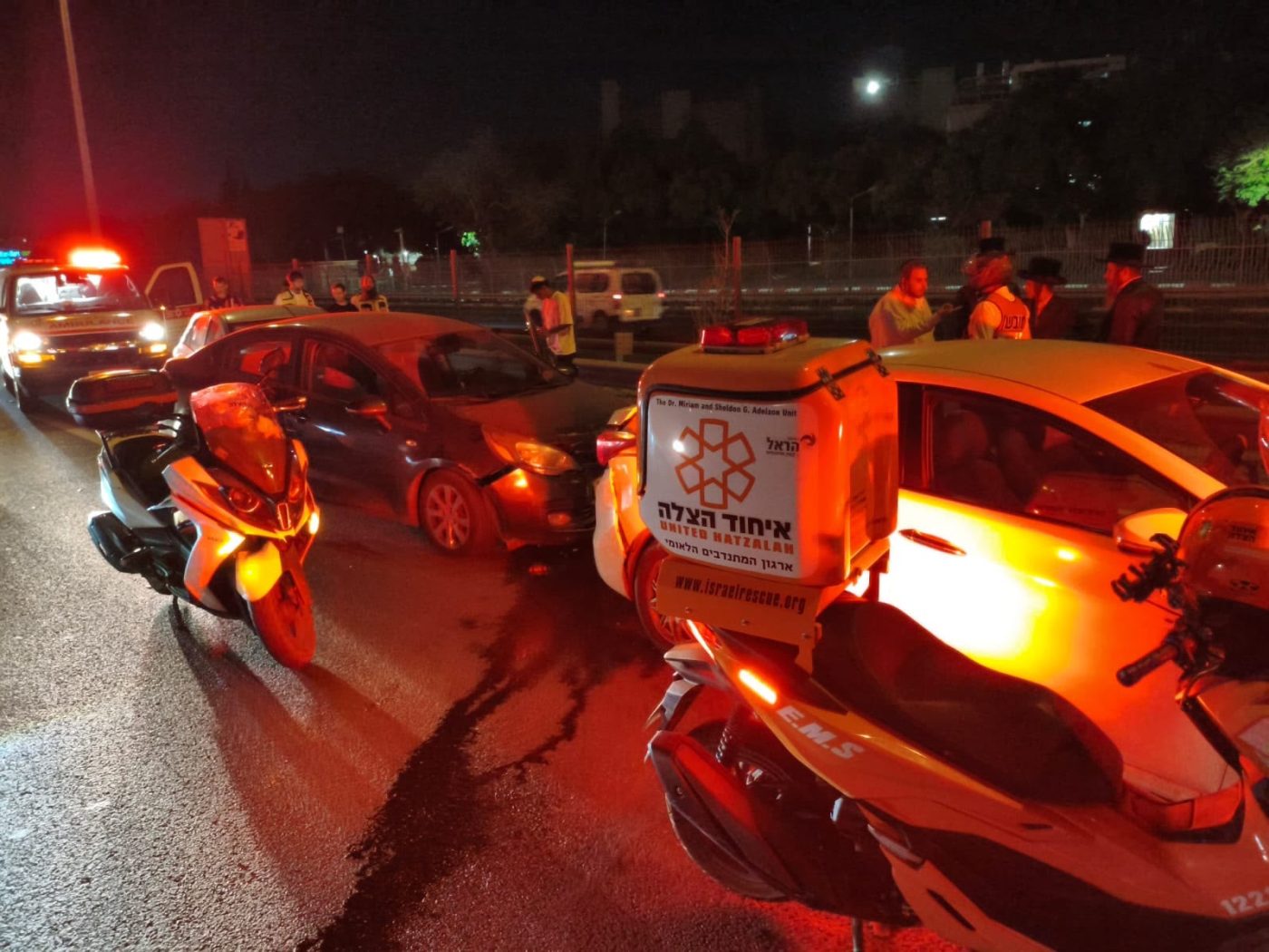 מערכת "אחלה ניוז" עם הדיווח הבא צילום: דוברות איחוד הצלה
