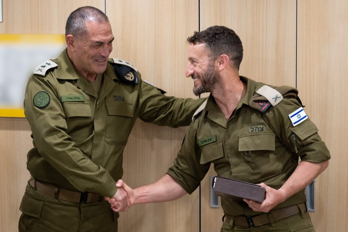 מערכת "אחלה ניוז" עם הדיווח הבא צילום: דובר צה"ל