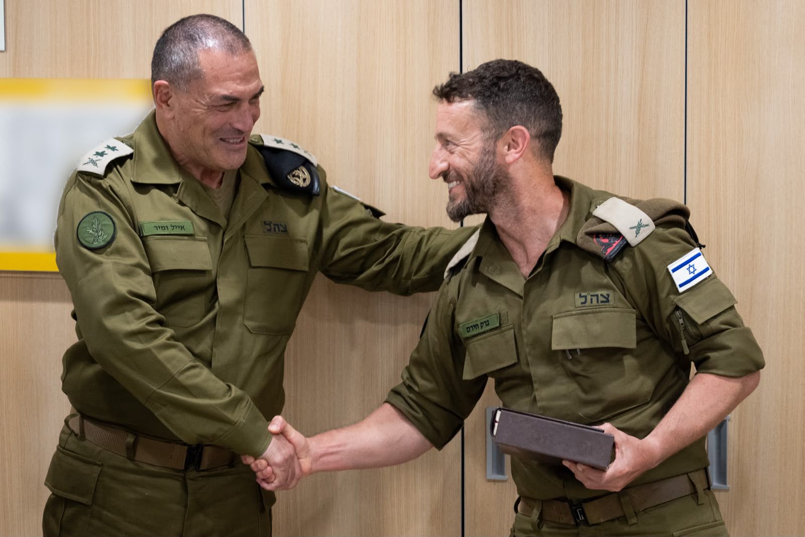 מערכת "אחלה ניוז" עם הדיווח הבא צילום: דובר צה"ל