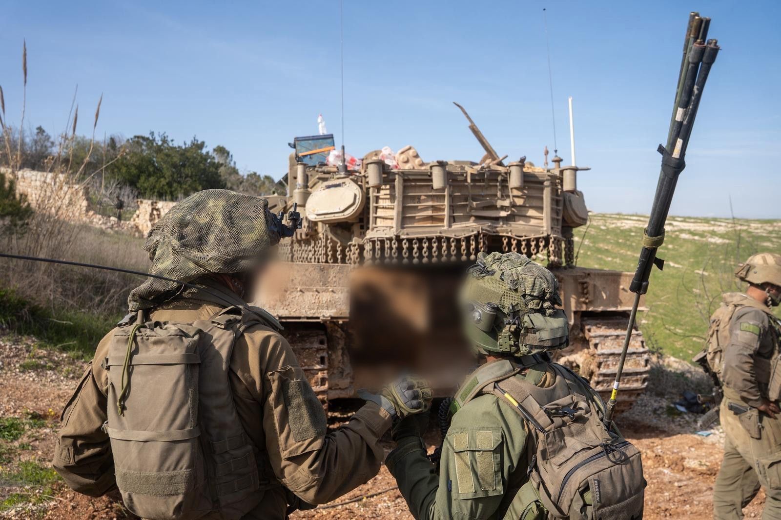 מערכת "אחלה ניוז" עם הדיווח הבא צילום: דובר צה"ל