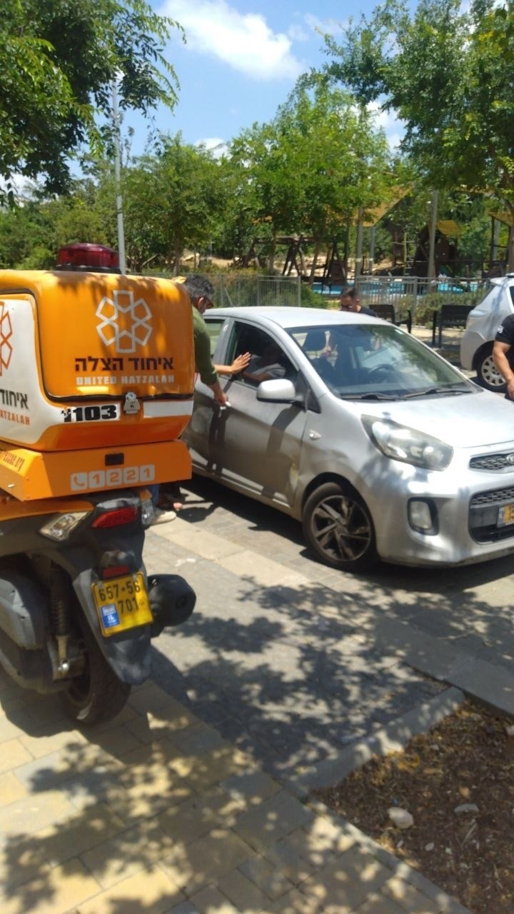מערכת "אחלה ניוז" עם הדיווח הבא צילום: דוברות איחוד הצלה