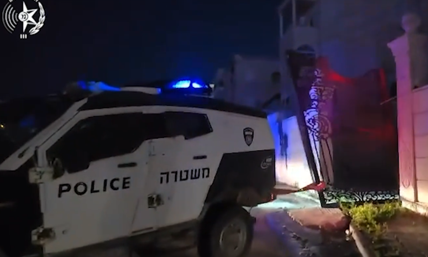  מערכת "אחלה ניוז" עם הדיווח הבא צילום: דוברות משטרת ישראל