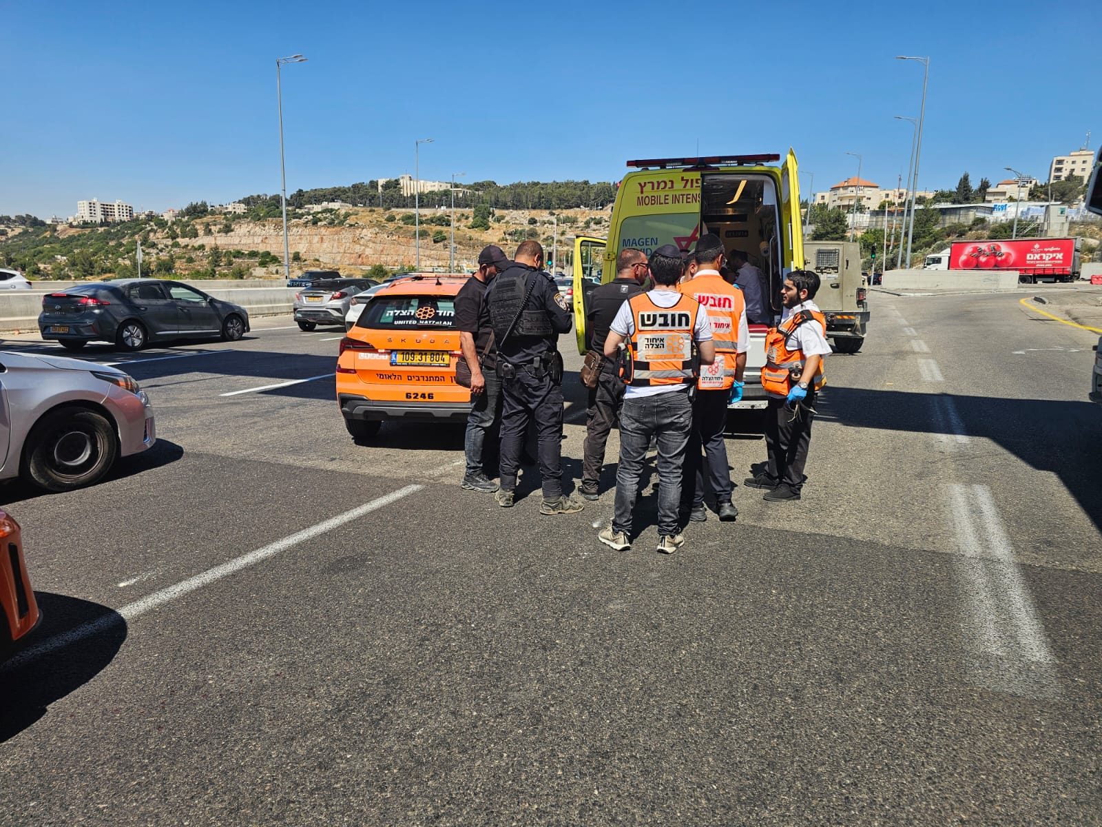מערכת "אחלה ניוז" עם הדיווח הבא צילום: דוברות איחוד הצלה
