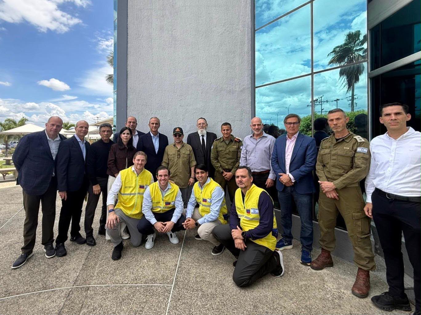 מערכת "אחלה ניוז" עם הדיווח הבא צילום: דובר צה"ל