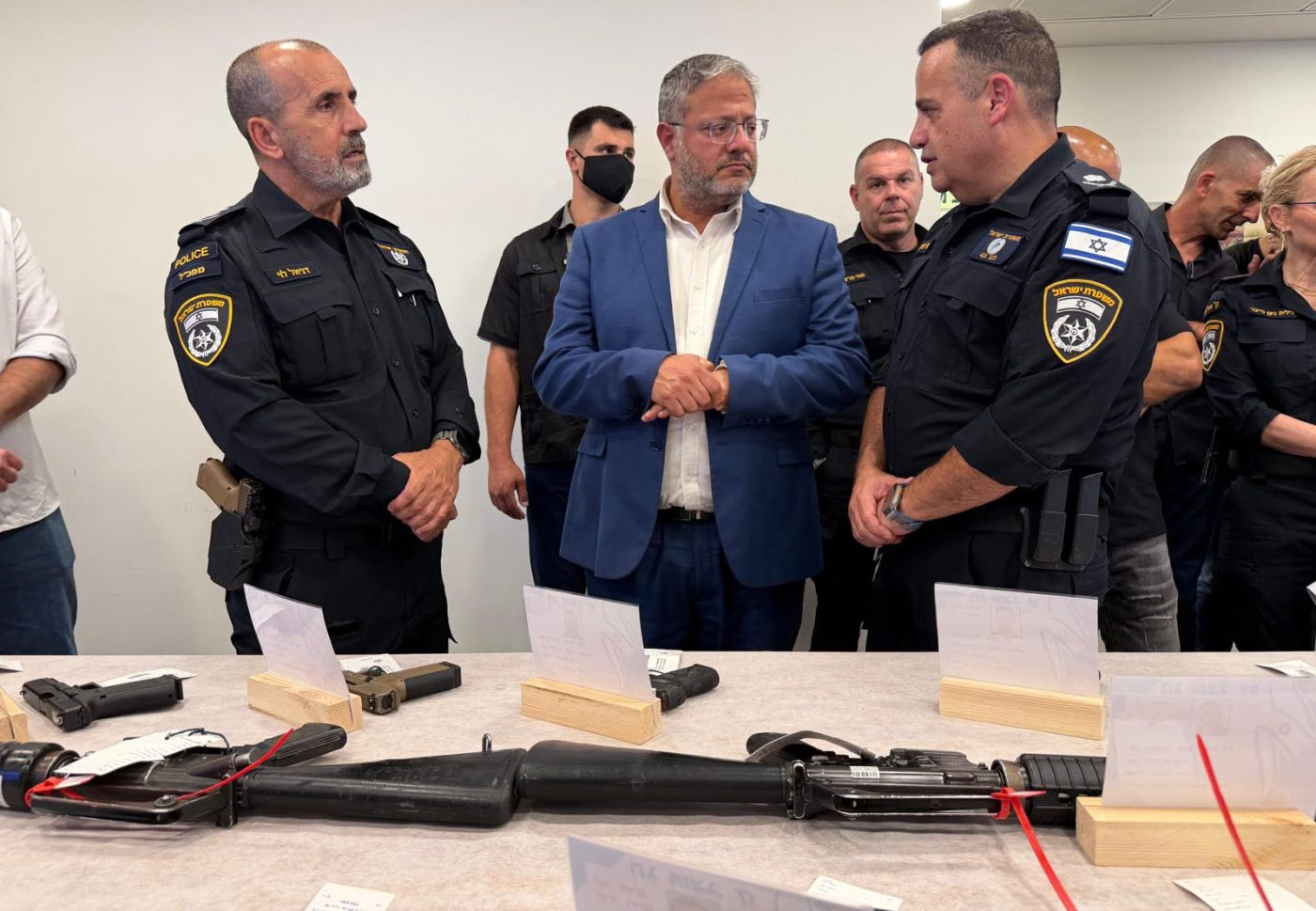  מערכת "אחלה ניוז"  צילום: דוברות משטרת ישראל