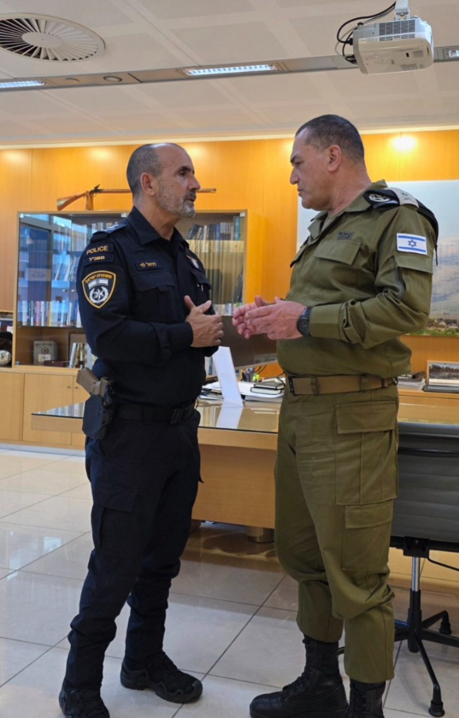מערכת "אחלה ניוז" צילום: דוברות משטרת ישראל
