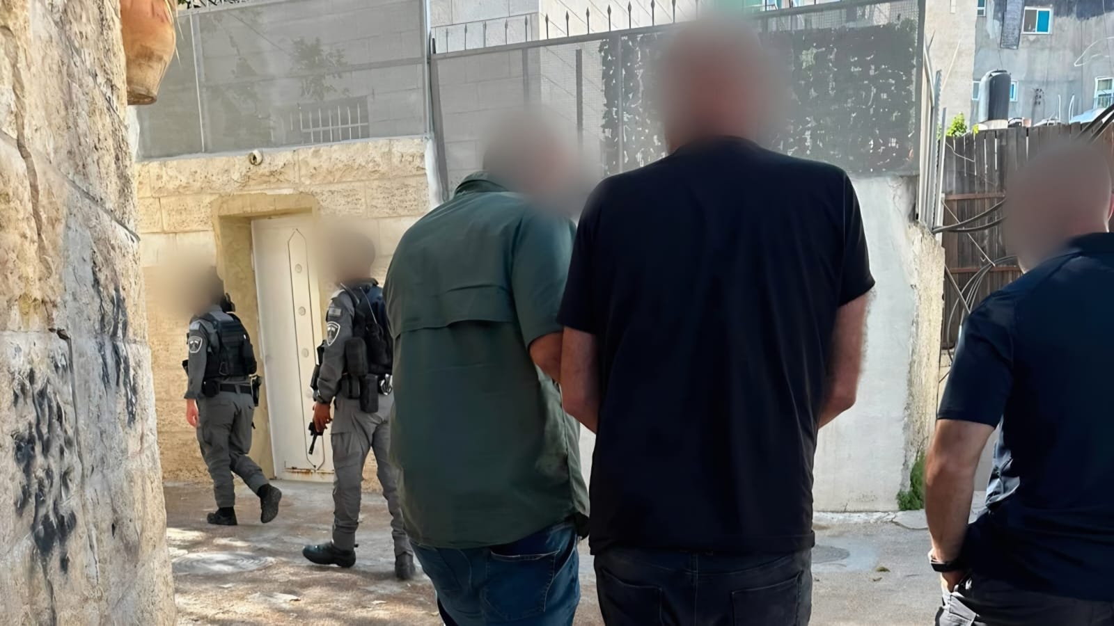 מערכת "אחלה ניוז" עם הדיווח הבא צילום: דוברות שירות בתי הסוהר