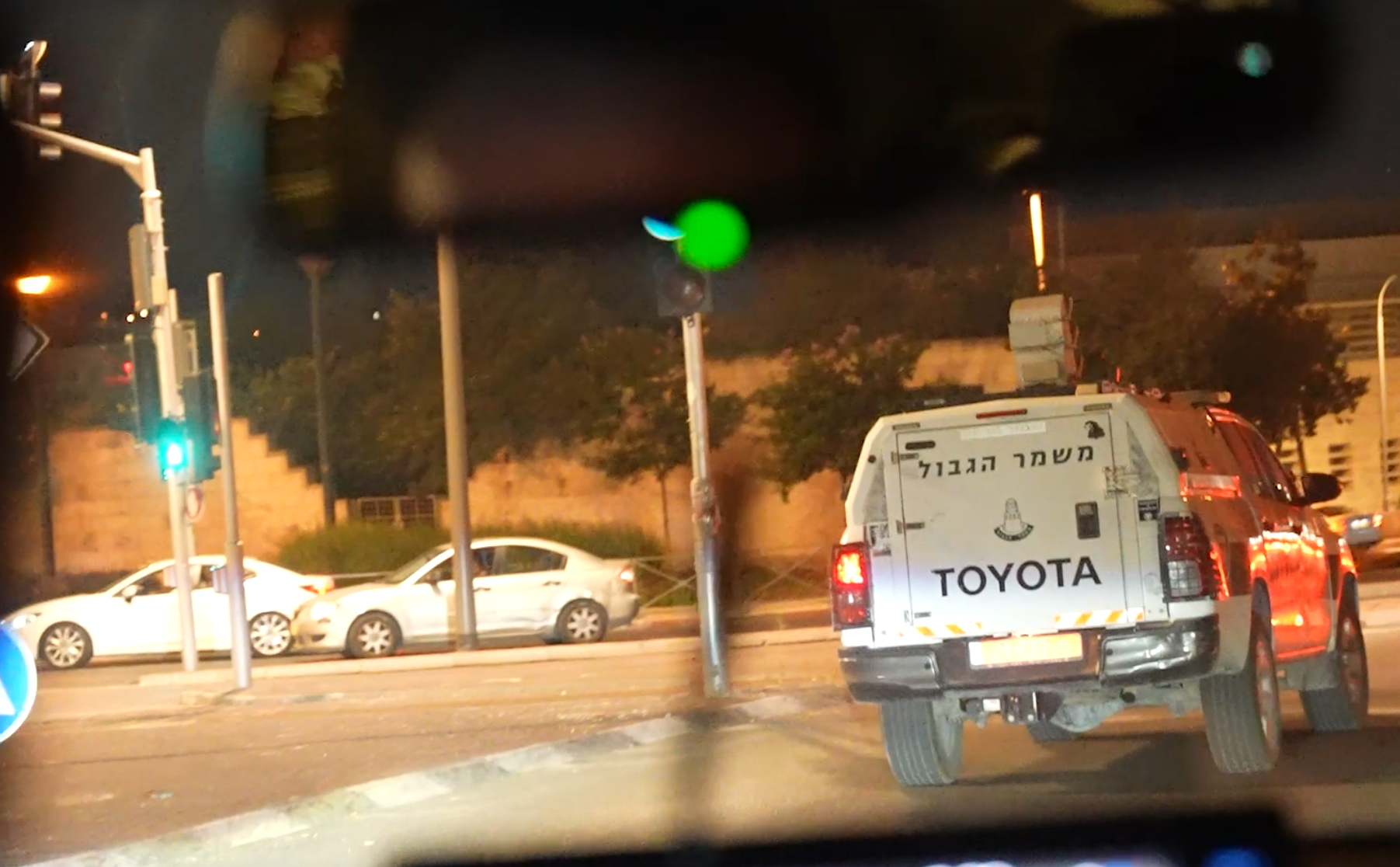 מערכת "אחלה ניוז" עם הדיווח הבא צילום: דוברות משרד הביטחון