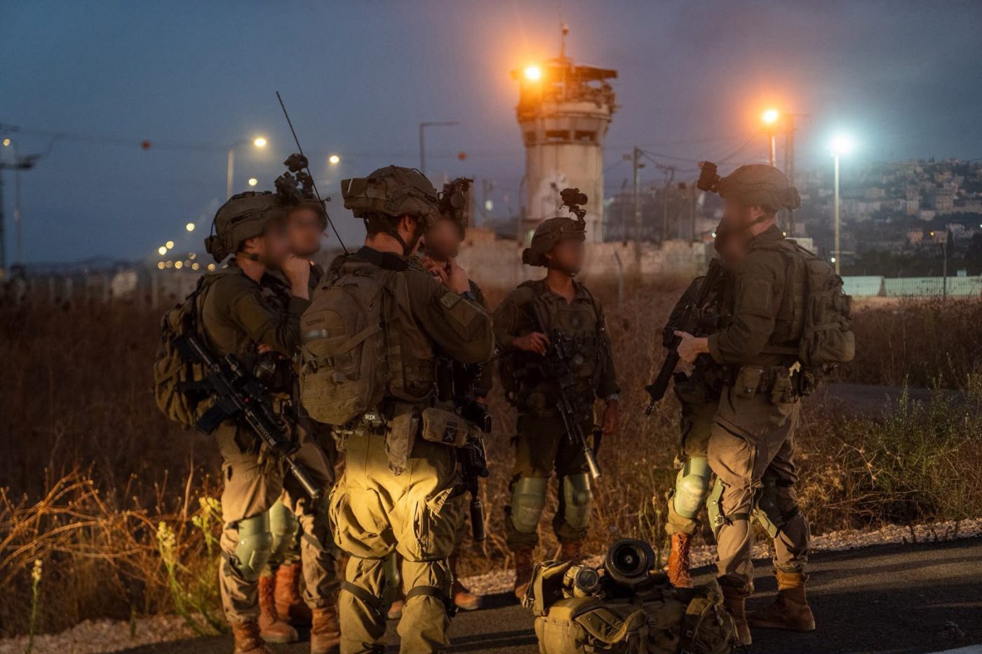 מערכת "אחלה ניוז"  צילום: דובר צה"ל